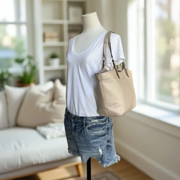 Authentic Coach Carly Leather Tote Bag in Shell! - Picture 15 of 16